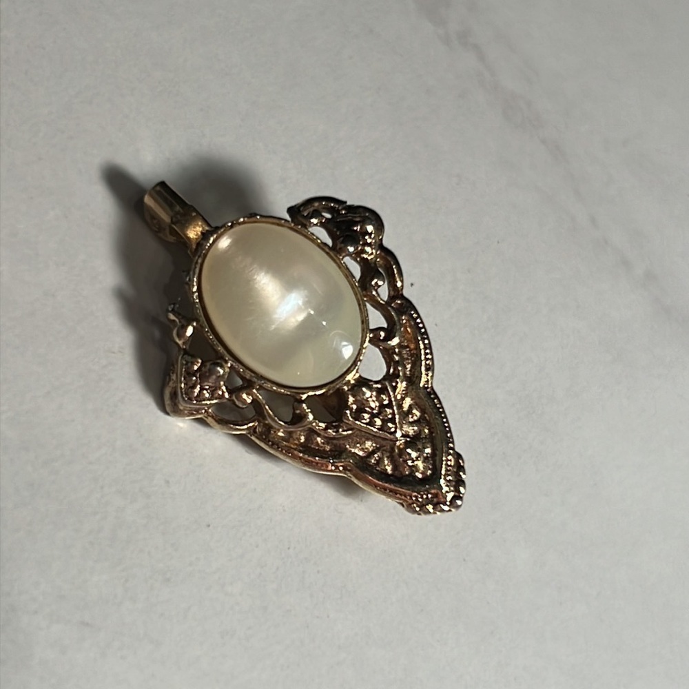 Gold & pearl gem oval jewel diamond shaped brooch lapel pin classic jewelry - Picture 3 of 6